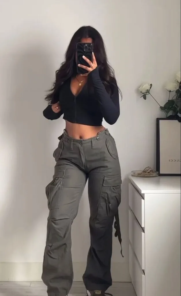 How-to-Style-Cargo-Pants-for-a-Baddie-Aesthetic